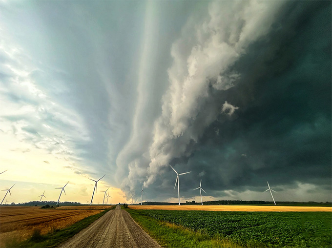 Large hail in Ontario and Quebec